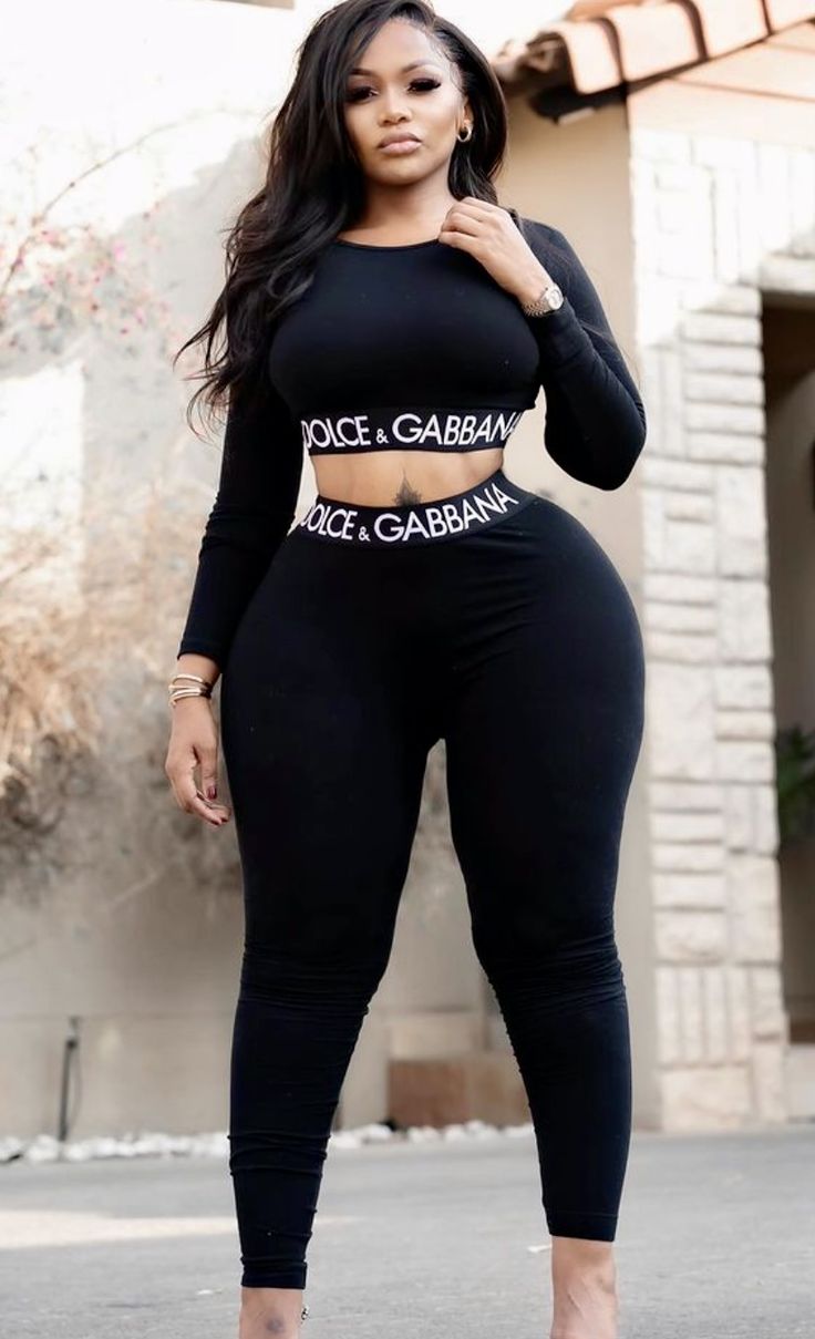 Monochrome Luxe 2-Piece Set – Black Crop & Leggings
